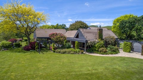 Property building, Spring, Day, On site, Garden view, Area and facilities