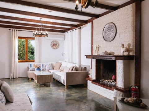 Wooden Beach House House in Crete