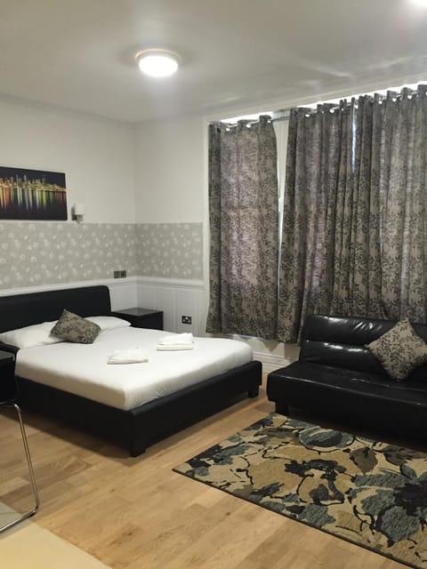 Seating area, Bedroom