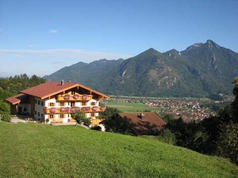 Hacher Josef - Bergpanorama Ferienwohnungen | Chiemgau Karte Apartment in Grassau