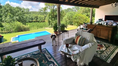 Property building, BBQ facilities, BBQ facilities, Garden, Garden, Balcony/Terrace, Swimming pool, flat iron