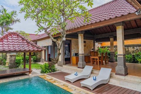 Natural landscape, Garden, Seating area, Garden view, Swimming pool, sunbed