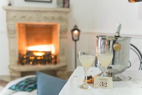 Bedroom, Drinks, Alcoholic drinks