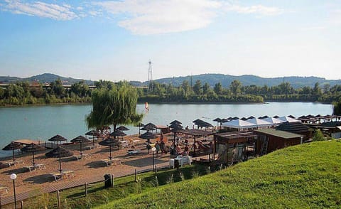 Off site, Fishing, Minigolf, Beach, Windsurfing, Cycling, Swimming pool