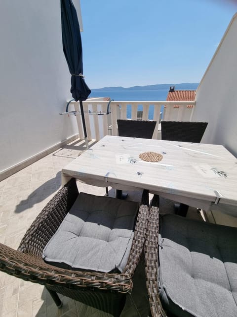 View (from property/room), Balcony/Terrace, Dining area