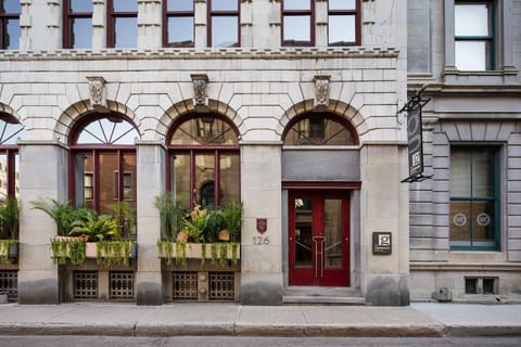 Facade/entrance