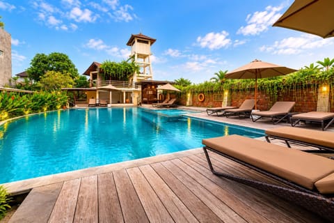 Swimming pool