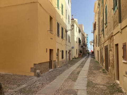 Property building, Neighbourhood