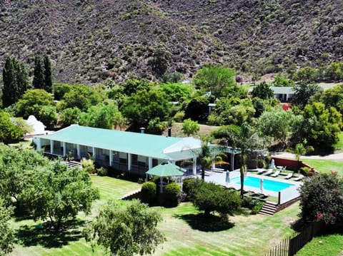 Property building, Natural landscape, Garden, Garden view, Mountain view, Pool view, Swimming pool, sunbed