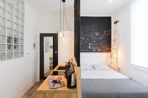 Atelier & Galerie Apartment in Cannes