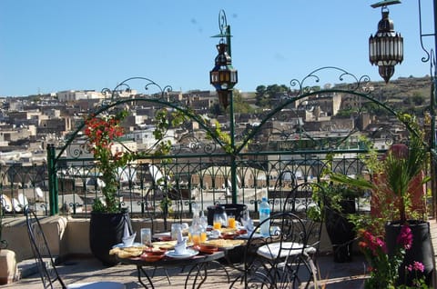 Property building, Patio, Day, Natural landscape, View (from property/room), Balcony/Terrace, Food and drinks, Dining area, Food, City view, Breakfast