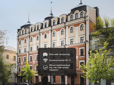 Facade/entrance
