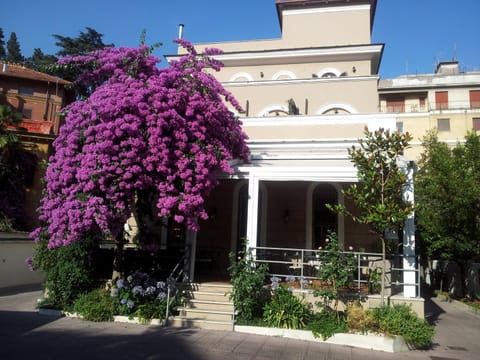Property building, Garden
