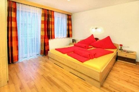 Day, Photo of the whole room