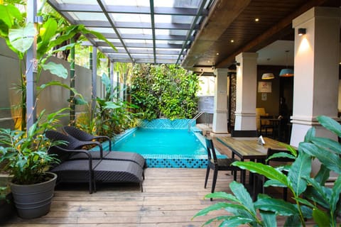 Swimming pool, Swimming pool