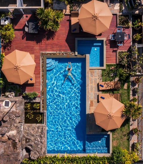 Property building, Bird's eye view, Pool view, Swimming pool, sunbed