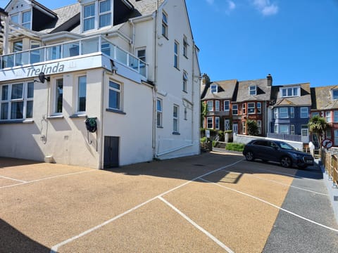 Balcony/Terrace, Location