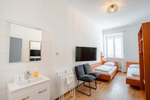 Ott's Hotel Weinwirtschaft & Biergarten Weil am Rhein/Basel Hotel in Weil am Rhein