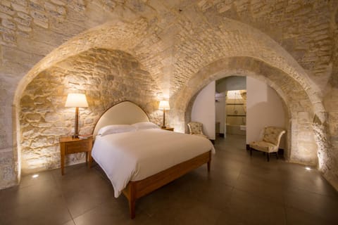 Bed, Living room, Photo of the whole room, Seating area, Bedroom