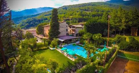 Day, Pool view