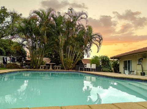 Patio, BBQ facilities, Garden, Garden, TV and multimedia, Lobby or reception, Seating area, Pets, Garden view, Pool view, Swimming pool, Continental breakfast, Drinks, Certificate/Award