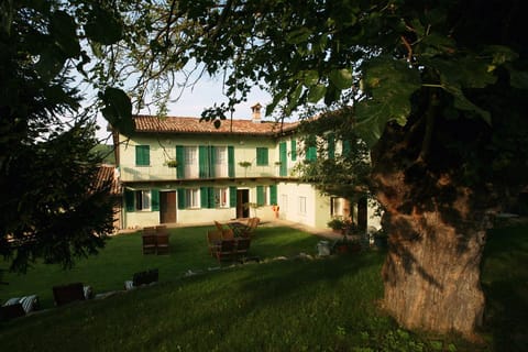 Property building, Garden, Garden view, sunbed