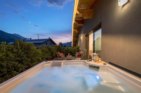 Hot Tub, Massage, Sauna, Solarium, Steam room, Spa and wellness centre/facilities, Spa and wellness centre/facilities, Swimming pool, Open Air Bath