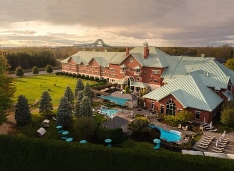 Property building, Natural landscape, Bird's eye view, Garden, Garden view