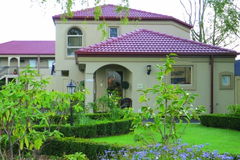 Property building, Day, Garden