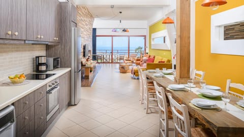 Kitchen or kitchenette, Living room, Seating area, Dining area, dishwasher, oven, stove