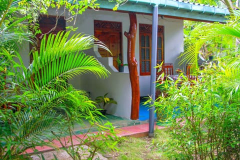 Property building, Patio, Facade/entrance, Garden