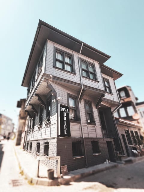 Property building, Facade/entrance, Day, Neighbourhood, Street view