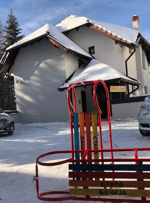 Property building, Day, Winter, Parking