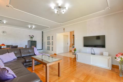 Communal lounge/ TV room, Living room, Seating area