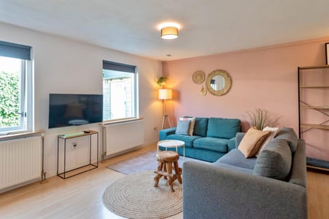 Communal lounge/ TV room, TV and multimedia, Living room, Seating area