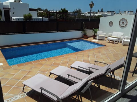 Facade/entrance, Bird's eye view, Balcony/Terrace, On site, Pool view, Swimming pool