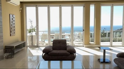 House Havana 6 Bedroom Villa, Camps Bay House in Camps Bay