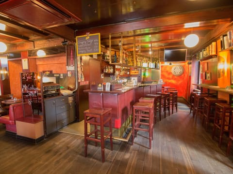 Restaurant/places to eat, Lounge or bar