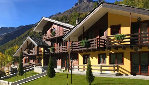 Property building, Facade/entrance, Garden