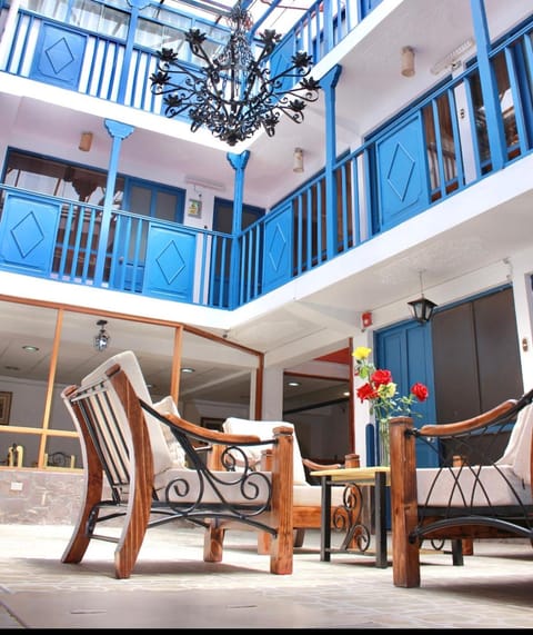 Patio, Living room