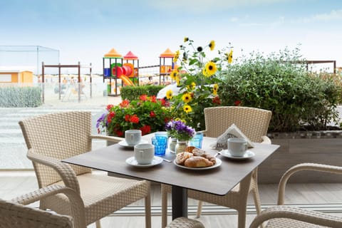Restaurant/places to eat, Sea view, Breakfast, Continental breakfast, Buffet breakfast