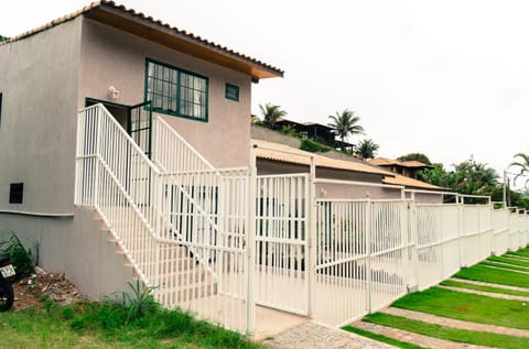Facade/entrance, BBQ facilities, Mountain view, Quiet street view