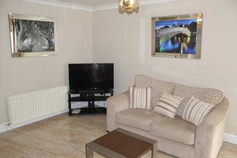 Wild Atlantic Accommodation 2G Orchard Crescent Apartment in Letterkenny
