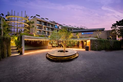 Facade/entrance, Natural landscape, Area and facilities