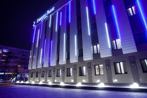 Facade/entrance, Area and facilities