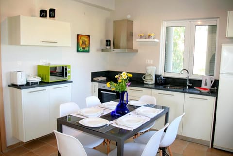 Coffee/tea facilities, Kitchen or kitchenette, Dining area, minibar, pet friendly, stove, toaster