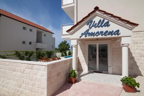 Property building, Day, Property logo or sign, Street view