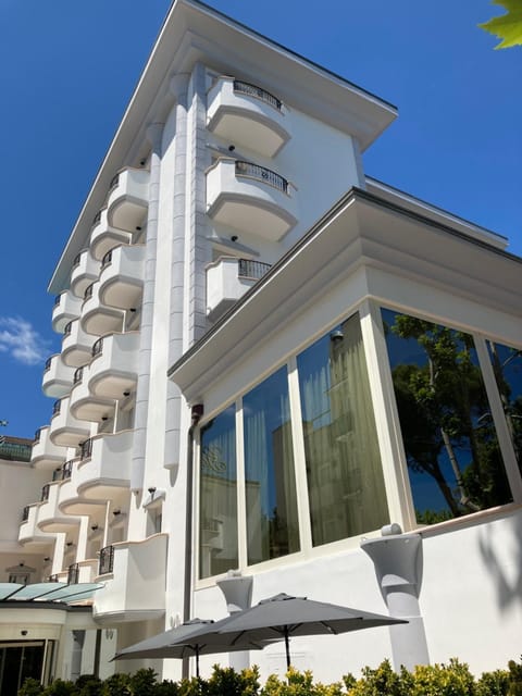 Property building, Facade/entrance, Day, View (from property/room), Balcony/Terrace
