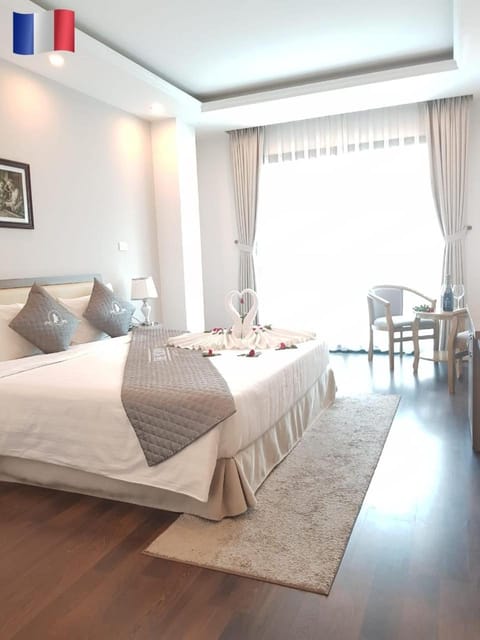 Photo of the whole room, Decorative detail