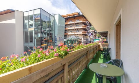 Property building, Spring, Day, View (from property/room), Balcony/Terrace